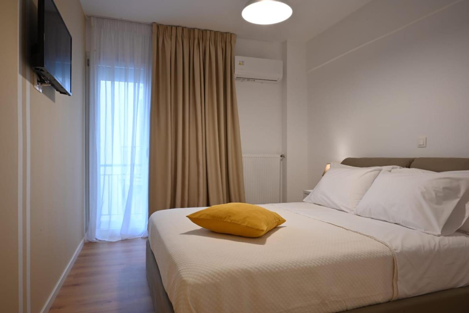 Modern Two Bedroom Apartment At Koukaki Athens Exterior photo